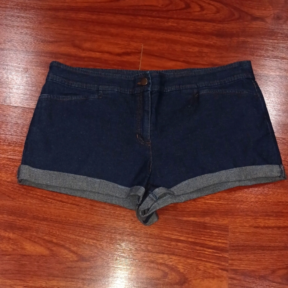 Elaine Fisher cut off shorts